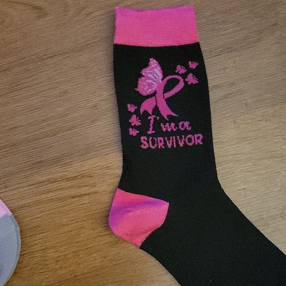 Toulite 4 pair Breast Cancer Awareness crew socks pink gray black white NEW…